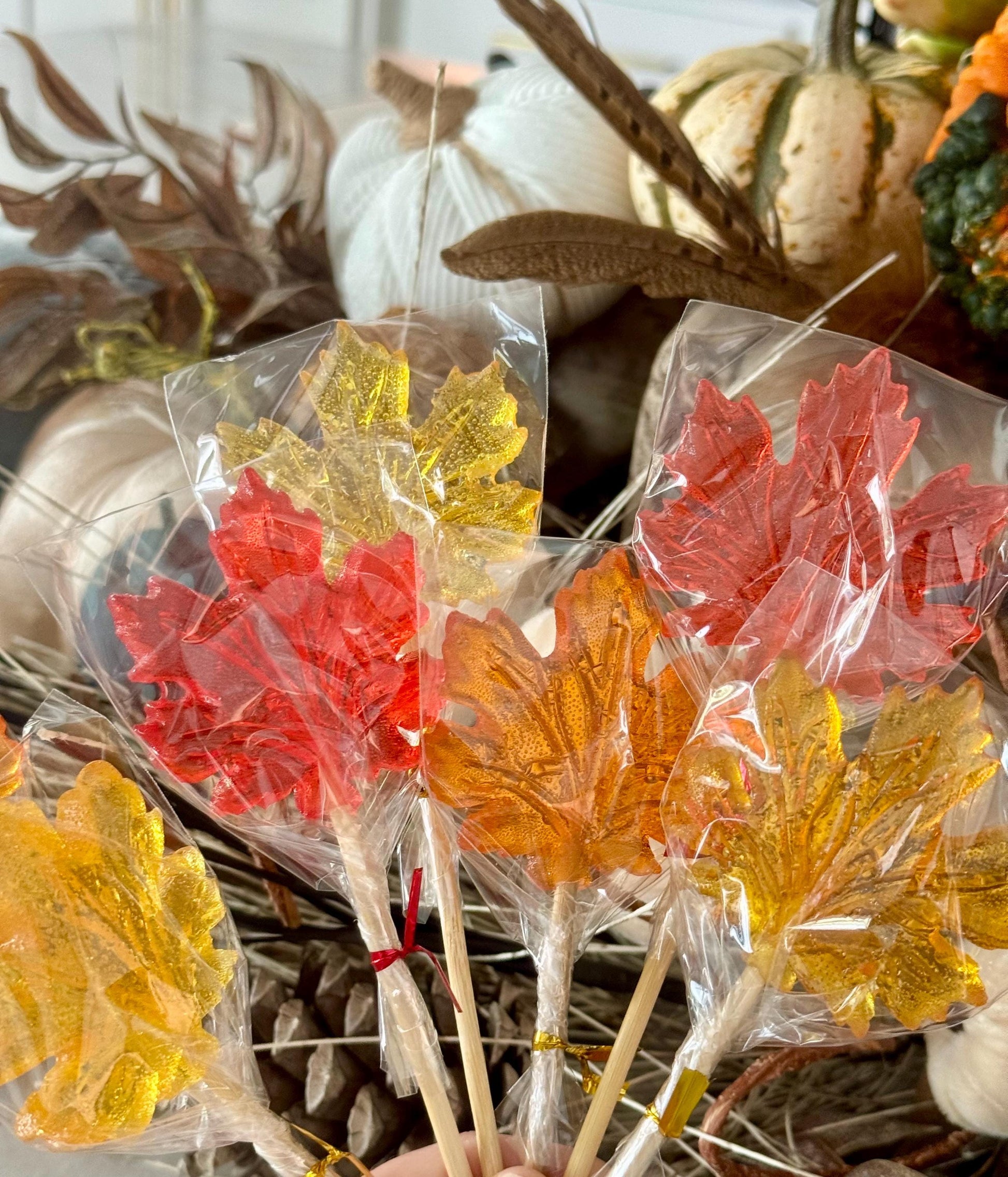25 Autumn sweets. Maple leaf lollipops candy.Bachelorette Party. Baby shower gift. Weding favours. Birthday party gifts. Thanksgiving treats